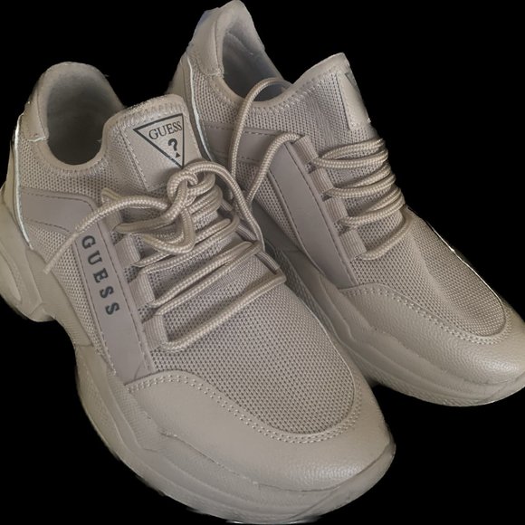 Guess women's sneaker - Picture 2 of 3